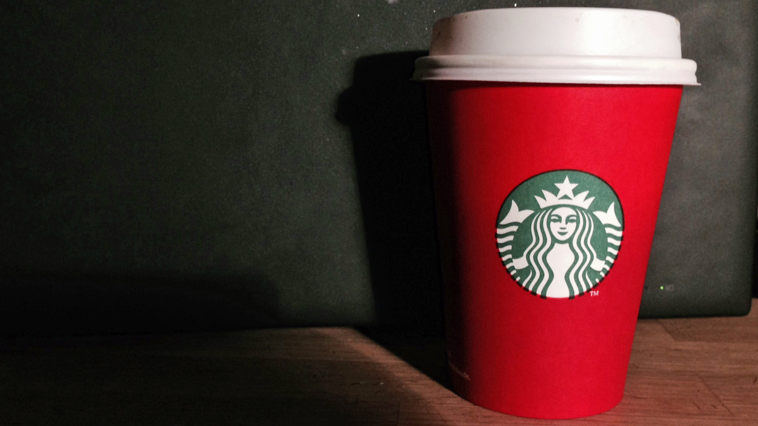 Drit nå i hvordan julekoppene til Starbucks ser ut!