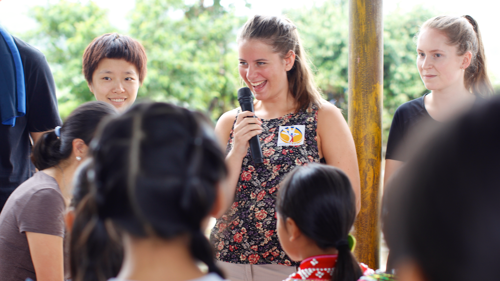 På barneleir for etterlatte barn i Kina