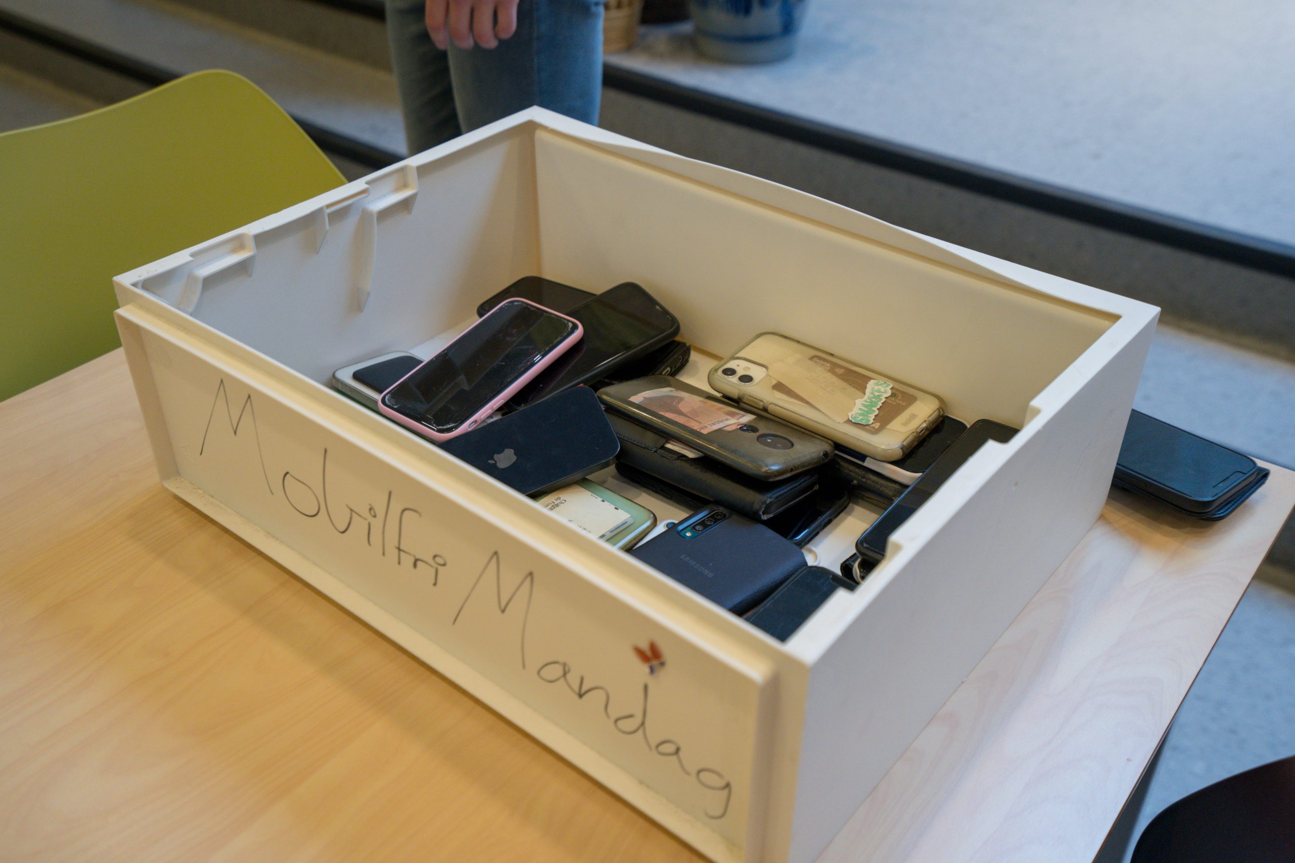 – Det er ikke sunt å være så avhengig av mobilen som vi i vårt samfunn er