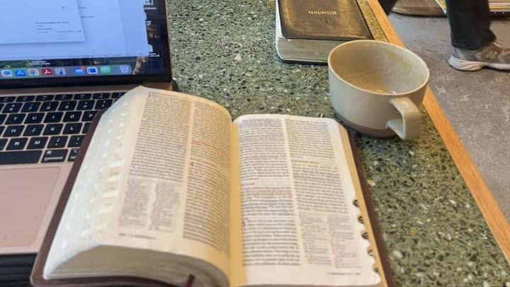 For Mari ble det å ha en åpen Bibel en samtalestarter